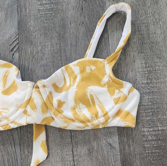 New!Vitamin A Demi Underwire Bikini Top - Picture 7 of 12